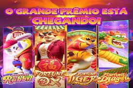 Meja permainan blackjack live dealer dengan chip berwarna dan kartu di studio kasino